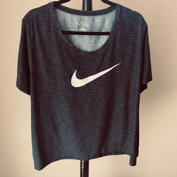 Nike- Black Dri-Fit Short Sleeve 3X Round-neck T-Shirt, Large Swoosh on Chest - Picture 1 of 5